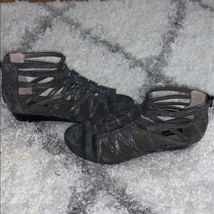 strapy grey sandal’s